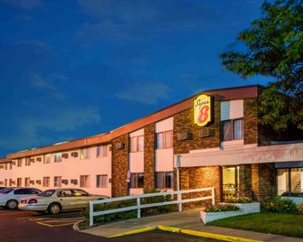 Super 8 By Wyndham Brooklyn Center/Mpls - Brooklyn Center - Byggnad
