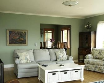 Maggie's Manor: Starting At 199 1-4 Bedroom Waterfront Island Home. View!view! - Deer Harbor - Living room