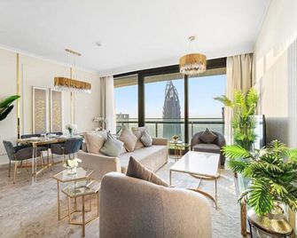 Luxury 2br Skyline Sea View Direct Mall Metro Dining Shops City Walk - Dubai - Living room