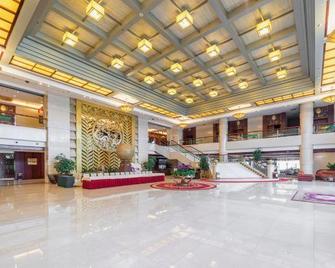 Mangshi Hotel - Dehong - Lobby