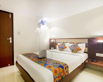 Fabhotel Castle Inn - Mumbai - Bedroom