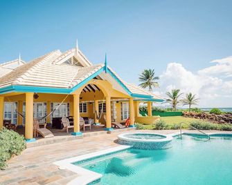 Ocean front luxury villa in gated golf course community with private beach. - Lowlands - Pool