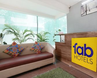 Fabhotel Vardhan House II - Пуна - Рецепція