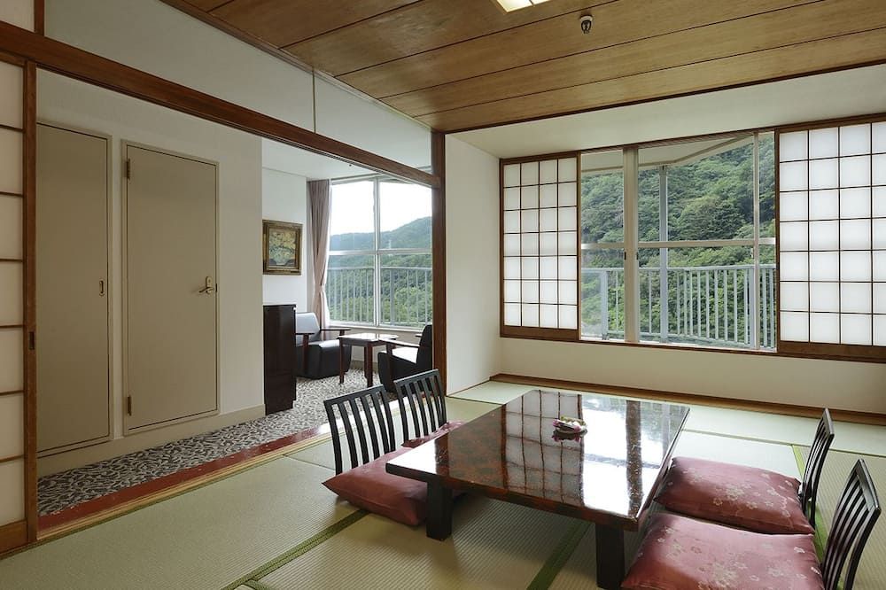 كينوجاوا رويال هوتل