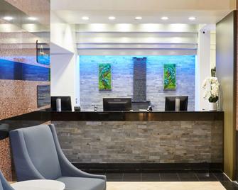 Aston at the Executive Centre Hotel - Honolulu - Front desk