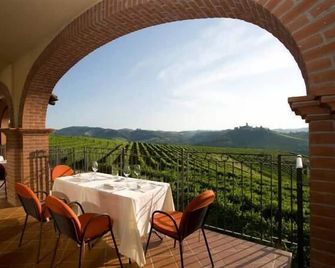 Tota Virginia Antico Podere - Alba - Balkon
