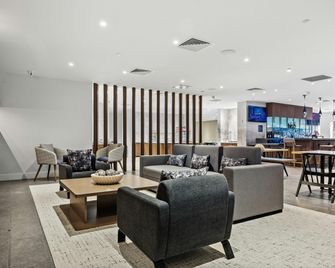 DoubleTree by Hilton New York JFK Airport - Queens - Lobby