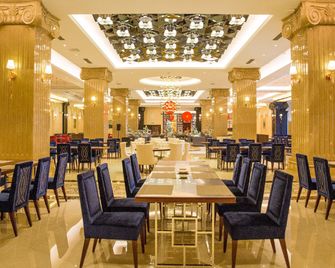 Happy Castle International Hotel - קונמינג - מסעדה