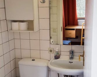 Travel Inn - Reykjavik - Bathroom
