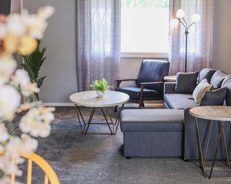 Berkely Bungalow in Lovely Neighborhood - Kokomo