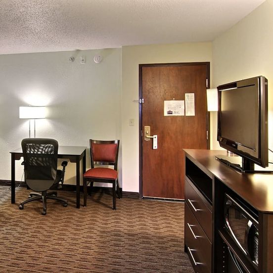 Blossom Hotel & Suites Traverse City image 1