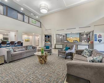 Best Western Plus McPherson - McPherson - Living room