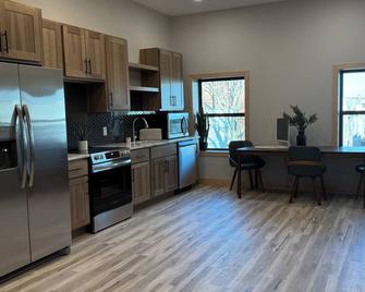 Downtown Norfolk Cozy Apartment - 2 Bedroom - Across from District Event Center - Norfolk - Küche