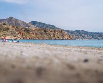 Apartamentos Turisticos Jose Cruz - Nerja - Beach