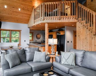 Nick Lake Lodge at Schliesmann Estates - Birchwood - Sala de estar