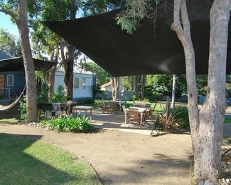 Huskisson Holiday Motel Cabins - Huskisson - Patio