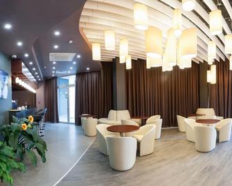 Slavyanskaya Hotel - Minsk - Lobby