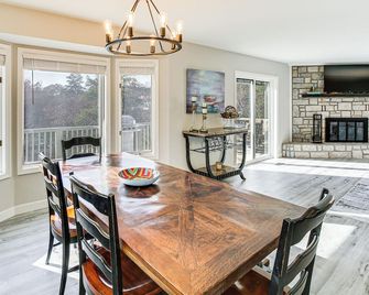 Waterfront Lake Coronado Home With Deck - Hot Springs Village - Comedor
