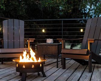 The Blue Ridge Container Tiny Home in the Country - Elm Mott - Patio