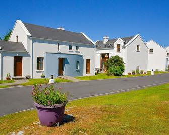 2 Glendarrary Holiday Cottages - Achill Island - Building