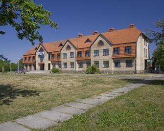Rojupe - Kaltene - Edificio