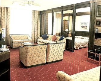 Istanbul Royal Hotel - Istanbul - Living room
