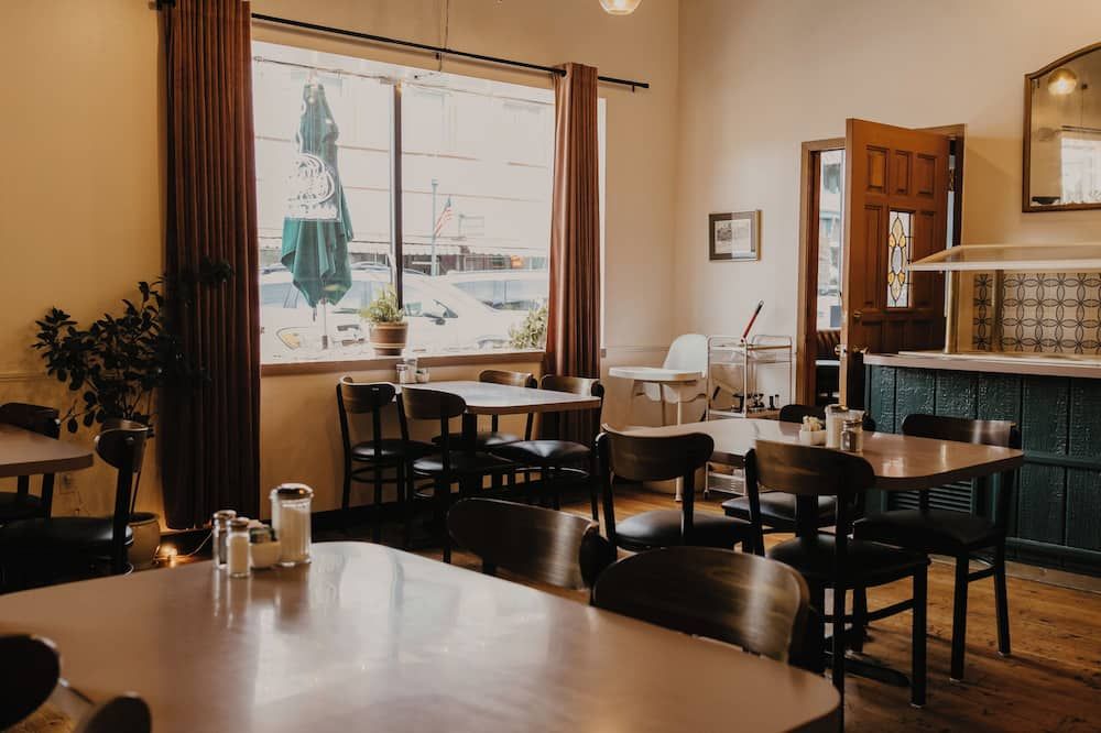 The Brooks Hotel Restaurant and Lounge - Wallace - Restaurant