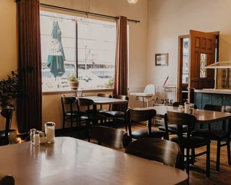 The Brooks Hotel Restaurant and Lounge - Wallace - Restaurant