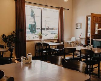 The Brooks Hotel Restaurant and Lounge - Wallace - Restaurant