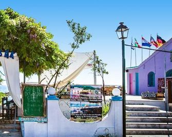Avra Budget Beach Hotel - Benitses - Edificio