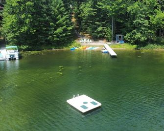 The Cub Hill Chalet - Private Lakefront With Spa! - Kalkaska