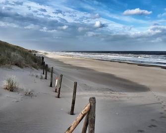 'Het Melkhuis', the tiny house that makes you happy - Katwijk - Strand