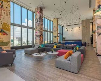 High-Rise Luxury Condo in Downtown Miami with Ocean Views - Miami