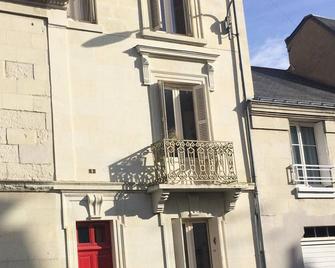 Cosy Flat 2 eme étage vue château Loire à velo - Saumur - Gebäude