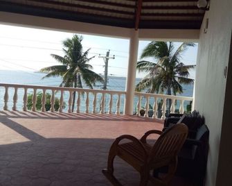 Kiwi's Hidden Resort - Medellin - Balcón