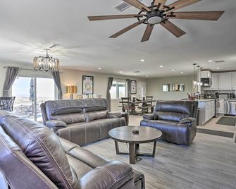 Panoramic Mtn Views Prescott Sunset Sanctuary - Prescott - Living room