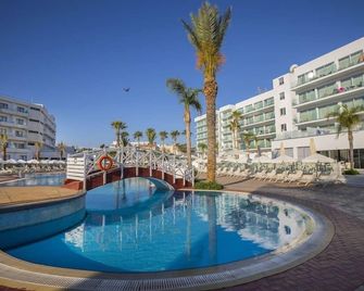 Tsokkos Protaras Beach Hotel - Protaras - Pool