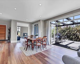 Luxurious Alpine Retreat - Windwhistle - Comedor