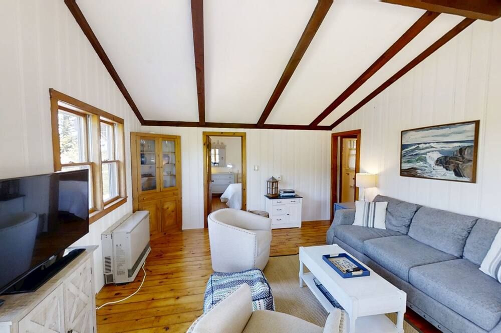 Cozy 2 bedroom cottage with beautiful views of Mackerel Cove! - Bailey Island - Soggiorno