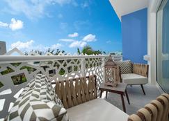 Luxury 1 bed apartment near Seven Mile Beach at The Grove - Villa Island Life - West Bay - Balcony