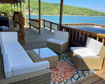 Amazing Waterfront Home With Hot Tub. Both Have Extensive Views Of The Lake - Cookson - Balcón