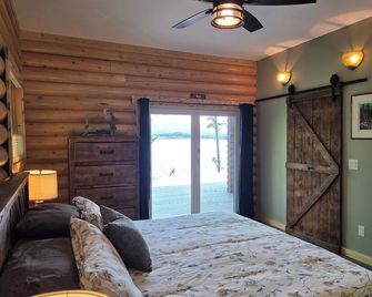 Beautiful Log Cabin on the water, in Cape Breton, minutes to the Cabot Trail. - Baddeck - Bedroom