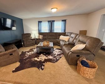 Three Bedroom, Two Bathroom Home with Barn & Corrals - Valentine - Obývací pokoj