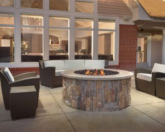 Sonesta ES Suites Raleigh Durham Airport Morrisville - Morrisville - Innenhof