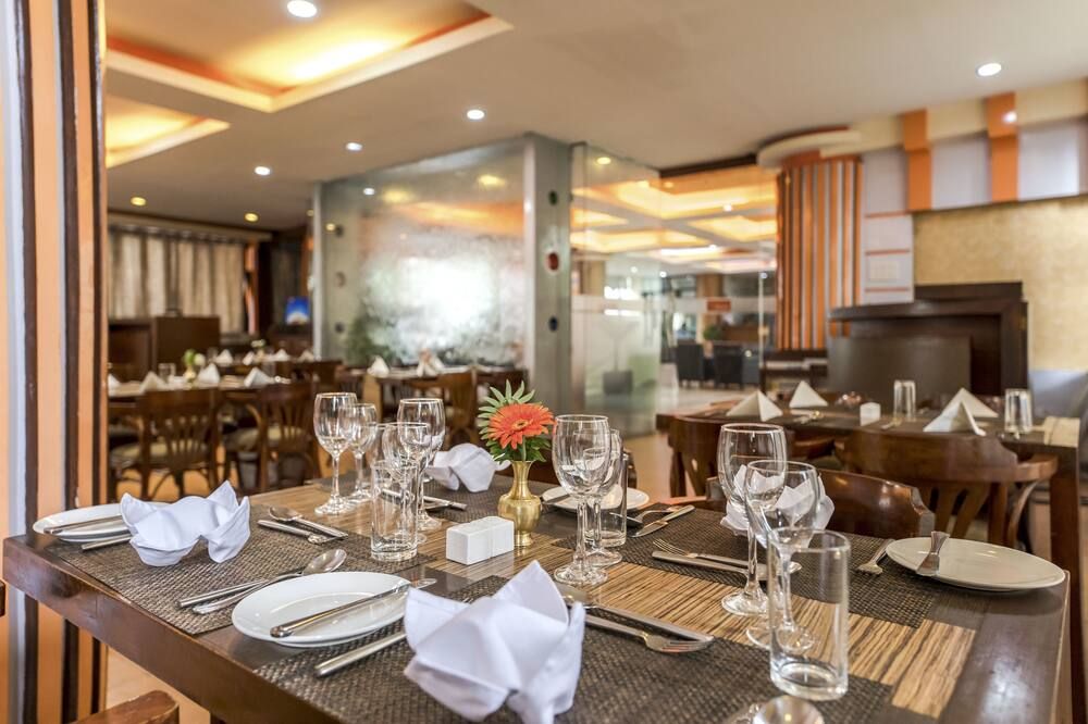 Airport Hotel Kathmandu - Near Pashupatinath Temple - קטמאנדו - מסעדה