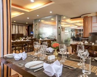 Airport Hotel Kathmandu - Near Pashupatinath Temple - Katmandú - Restaurante