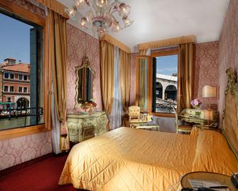 Hotel Rialto - Venice - Bedroom