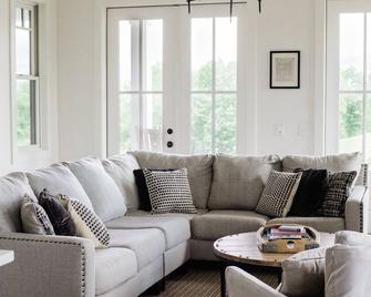 Kaya Cottages - Dahlonega - Living room
