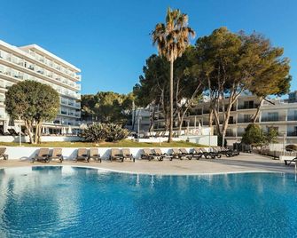 Hotel ILUNION Palmanova Mallorca - Calvià - Pool