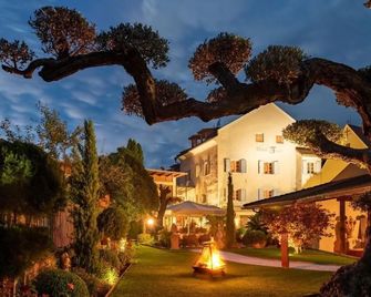 Hotel Traube - Bresanona - Edificio